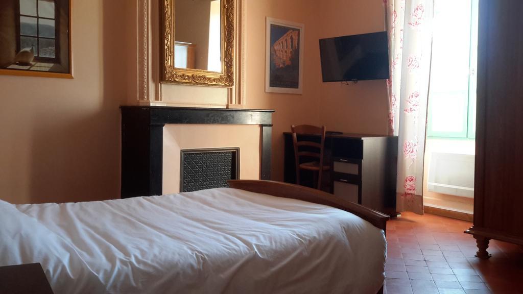 Auberge Le Bistrot De Lussan Lussan  Dış mekan fotoğraf