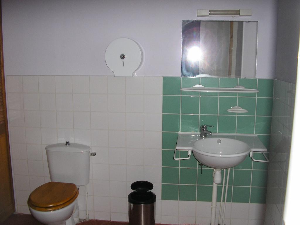 Auberge Le Bistrot De Lussan Lussan  Oda fotoğraf